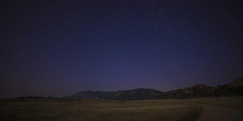 从军事历史到未来战场：人工智能如何重塑无人机蜂群作战与国家安全格局