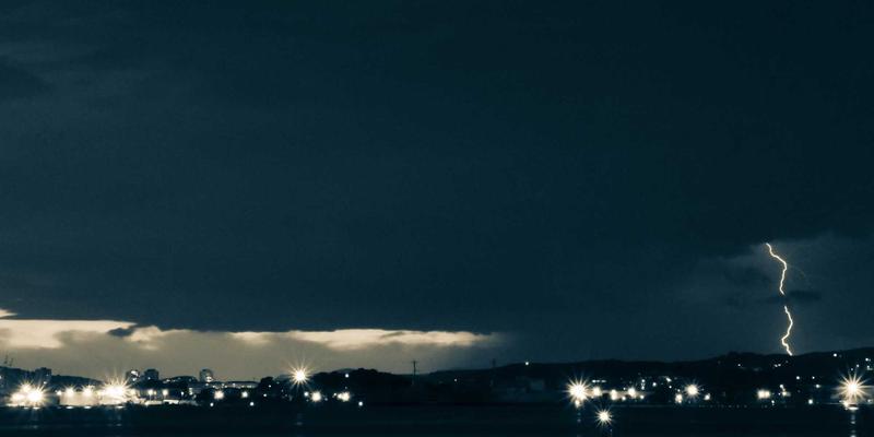 从军事历史到现代战场：深度解析网络空间作战司令部如何构建攻防一体的数字长城