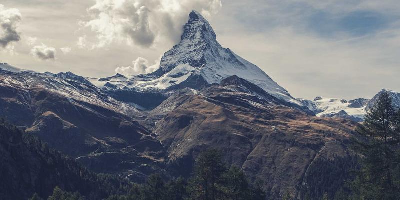 从战报到全媒体:军事新闻的演进与国防教育新使命